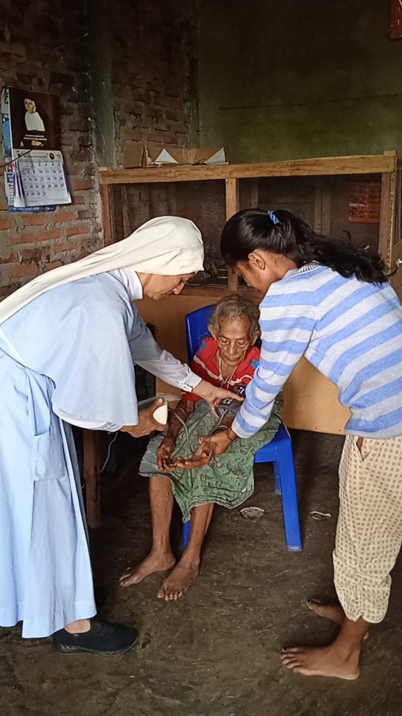 Sister Ana Emilce Parra, a Servant of the Sick and a missionary in Indonesia.