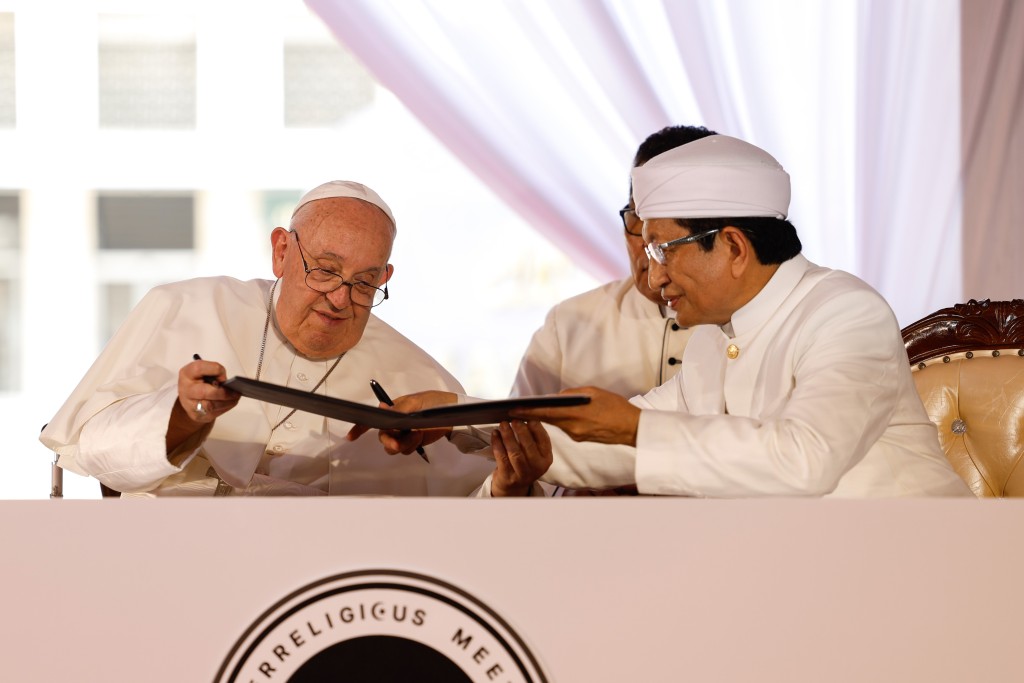 Pope Francis and Nasaruddin Umar, the grand imam of the Istiqlal Mosque.