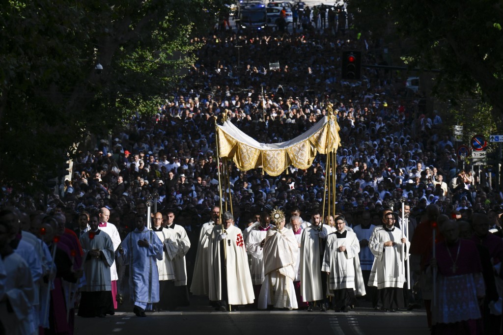 Pope Leo XIV Corpus Christi procession.